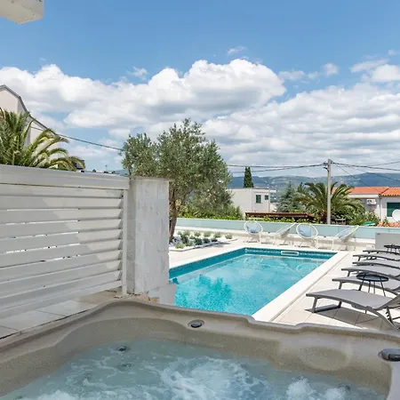 Marina Διαμέρισμα Τρογκίρ