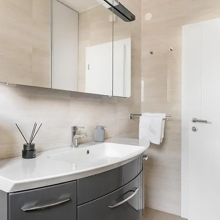 Marina Διαμέρισμα Τρογκίρ