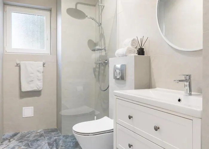 Marina * 特罗吉尔