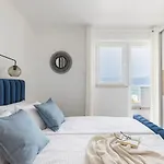 Marina *
