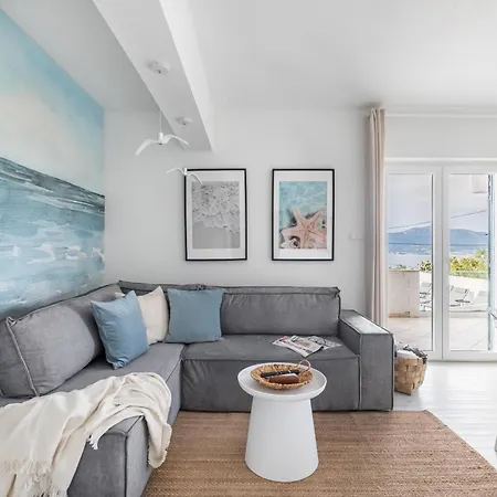 Marina شقة تروغير